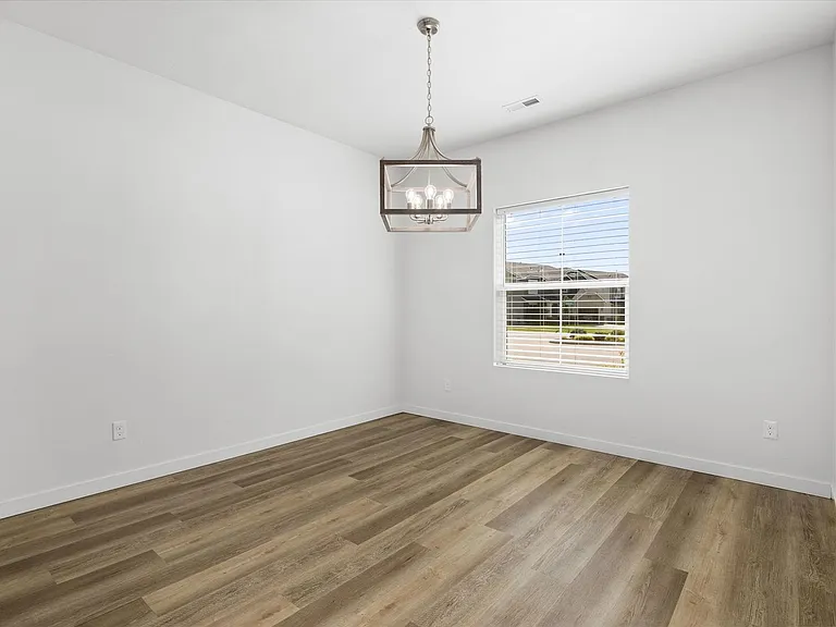 655 N Sevenoaks Ave — Photo 10