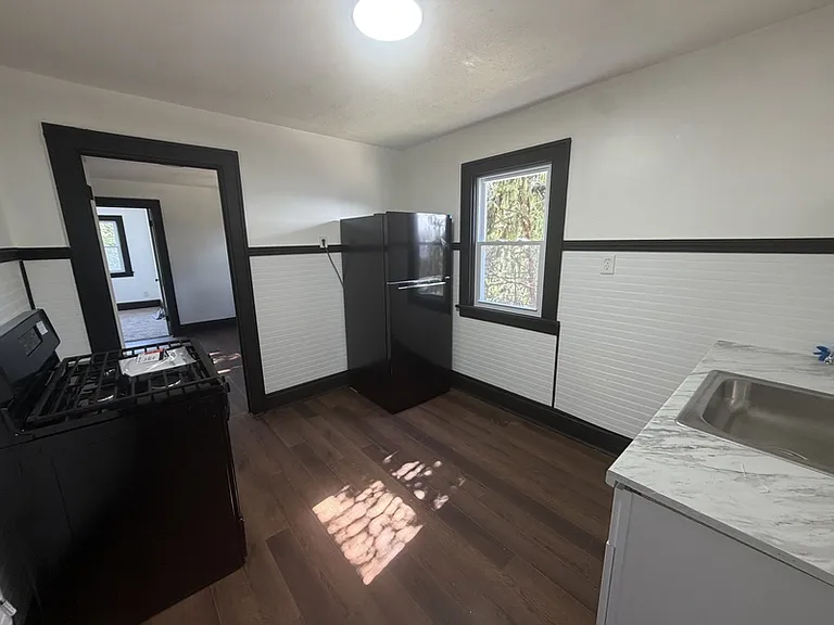11201 Revere Ave — Photo 5