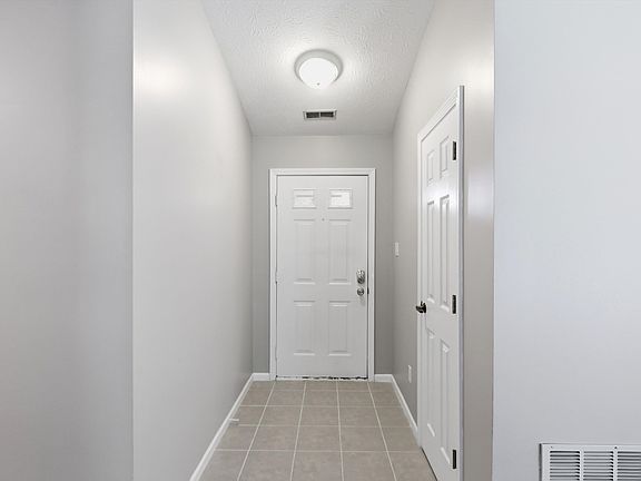 3rd image of 546 E Pine Ridge Dr