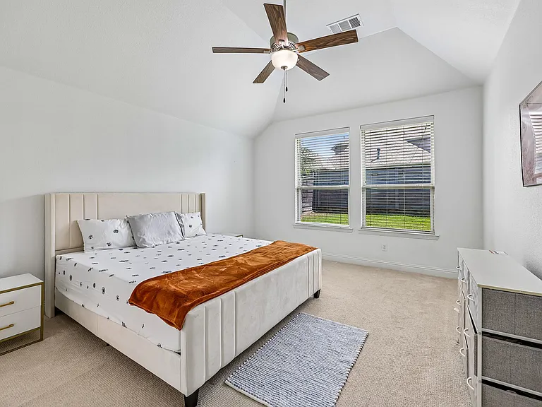 808 Parkland Dr — Photo 17