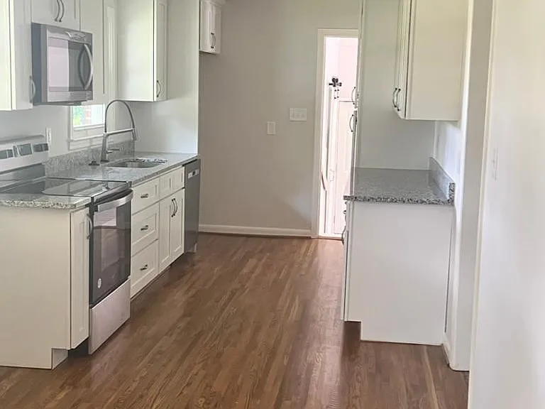 1515 Greenview Dr — Photo 8