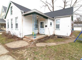 406 Henrietta St, Pekin, IL 61554