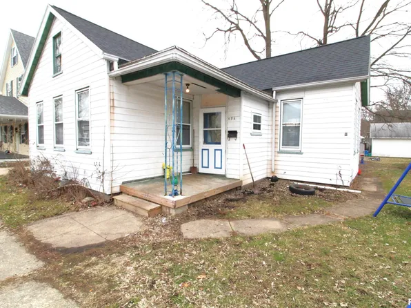 406 Henrietta St, Pekin, IL 61554