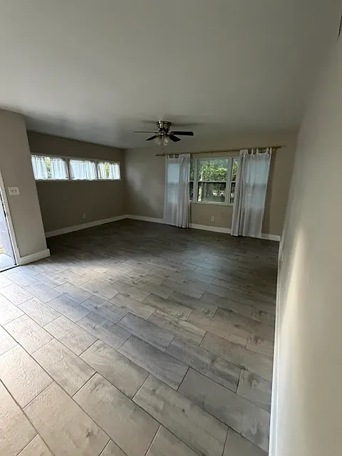 0508 NW 36th Dr / 32607 - 1 — Photo 2