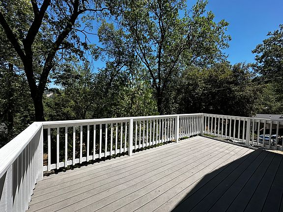 4th image of 16979 Columbia River Dr