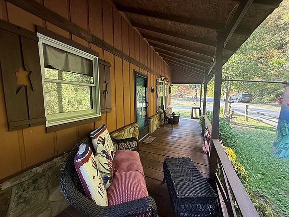 4th image of 105 Twin Valley Rd