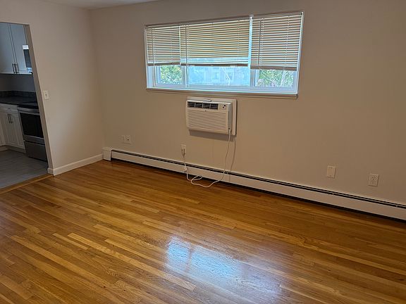 2nd image of 7-9 Holmes St #1C