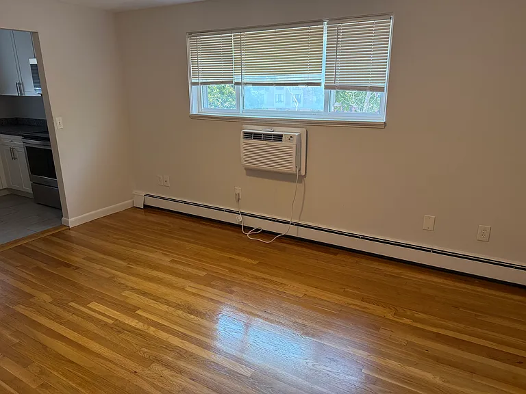 7-9 Holmes St #1C — Photo 2