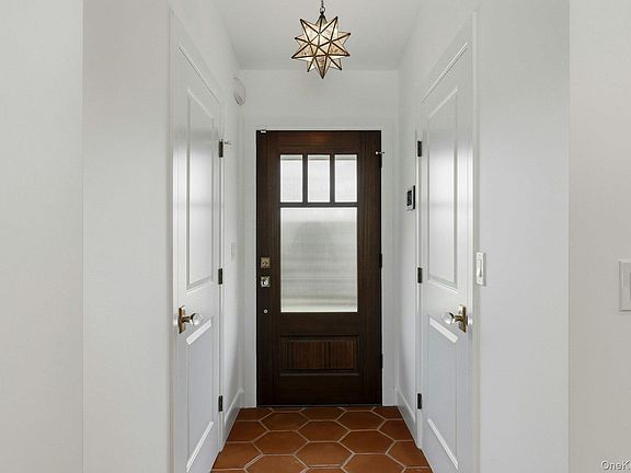 4th image of 6 Greatmeadow Road