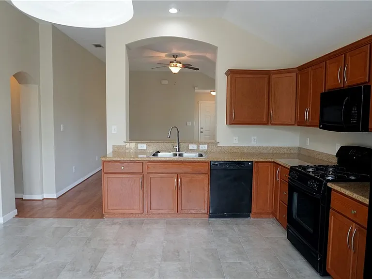 1810 Stephanie St — Photo 4