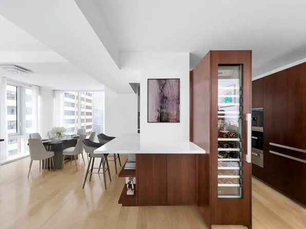 135 West 52nd Street PH4 image 2 of 12