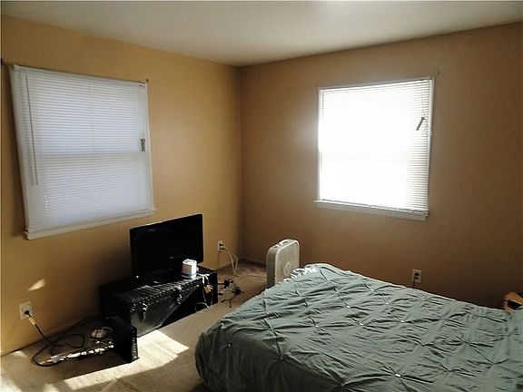 4th image of 2412 W Barcelona Dr