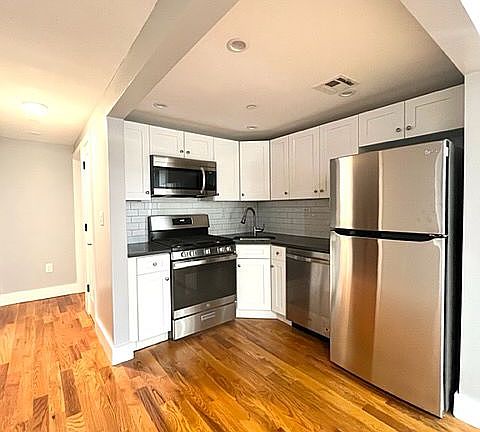 4th image of 171 Mac Donough St #1