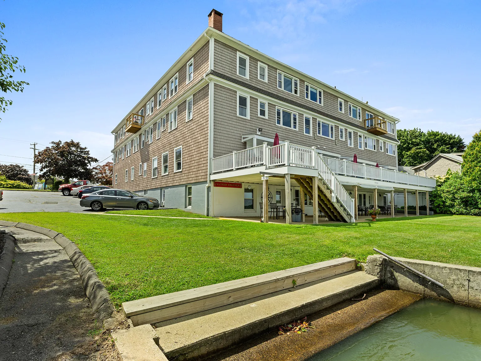 41 East High St — Photo 3