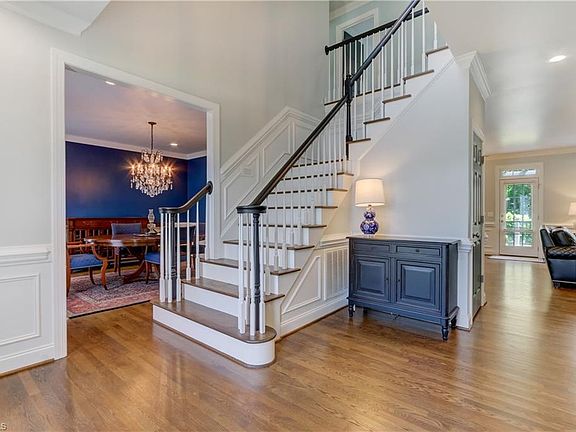 3rd image of 707 Chestnut Hill Ct