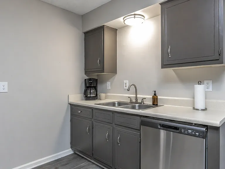 Ledford at Hamilton Place — Photo 16