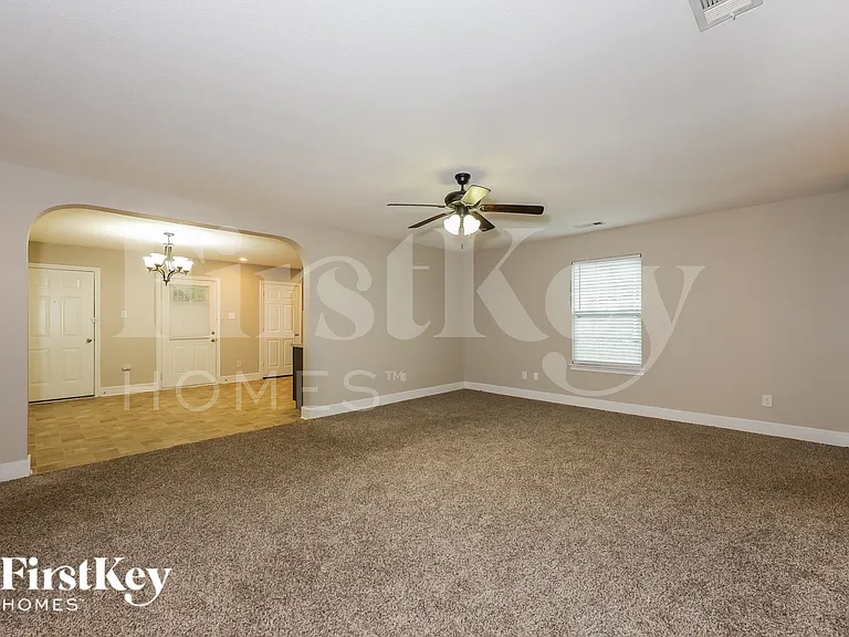 607 Lentisco Dr — Photo 3