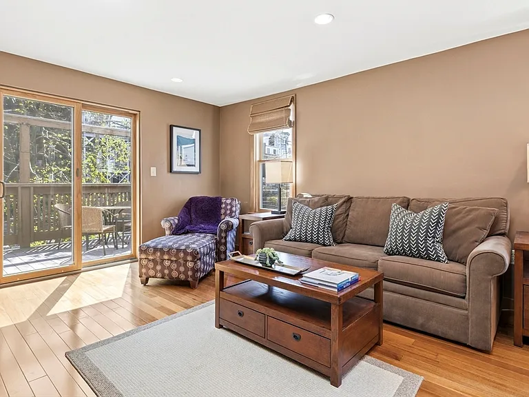 419 E 3rd St #3 — Photo 2