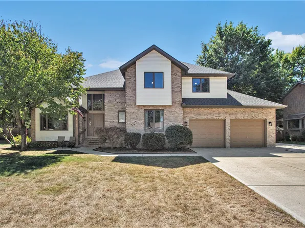 1380 Buckhorn St, Saint Joseph, MI 49085