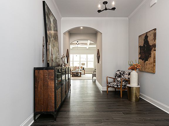 5th image of 602 Stoneview Dr