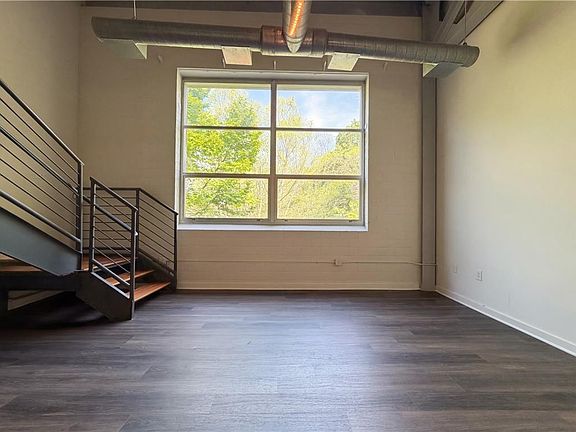 3rd image of 400 Village Pkwy NE APT 142