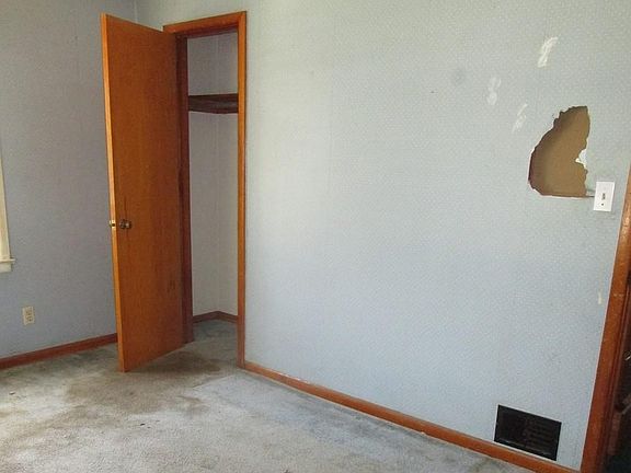 2nd image of 1321 S Gordon Ave