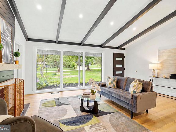 5th image of 6326 Farmar Ln