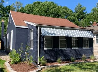 2058 Ridgemont Rd, Grosse Pointe Woods, MI 48236