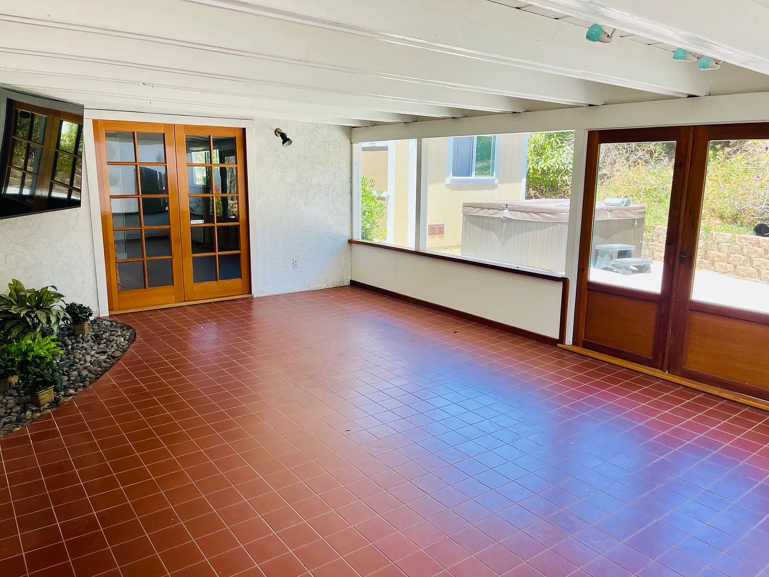 3 bed, 1350 sqft, $4,000 — Photo 2