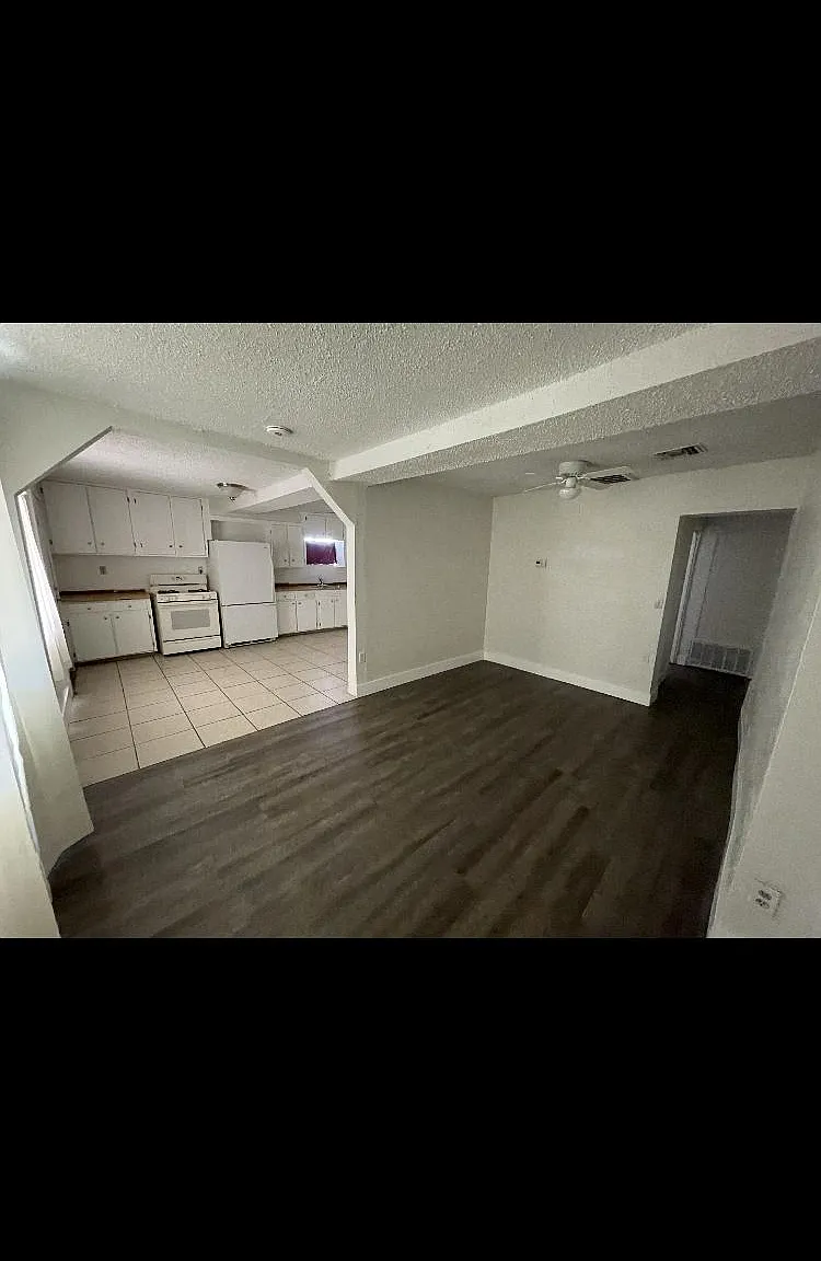 3 bed, 800 sqft, $1,250 — Photo 1