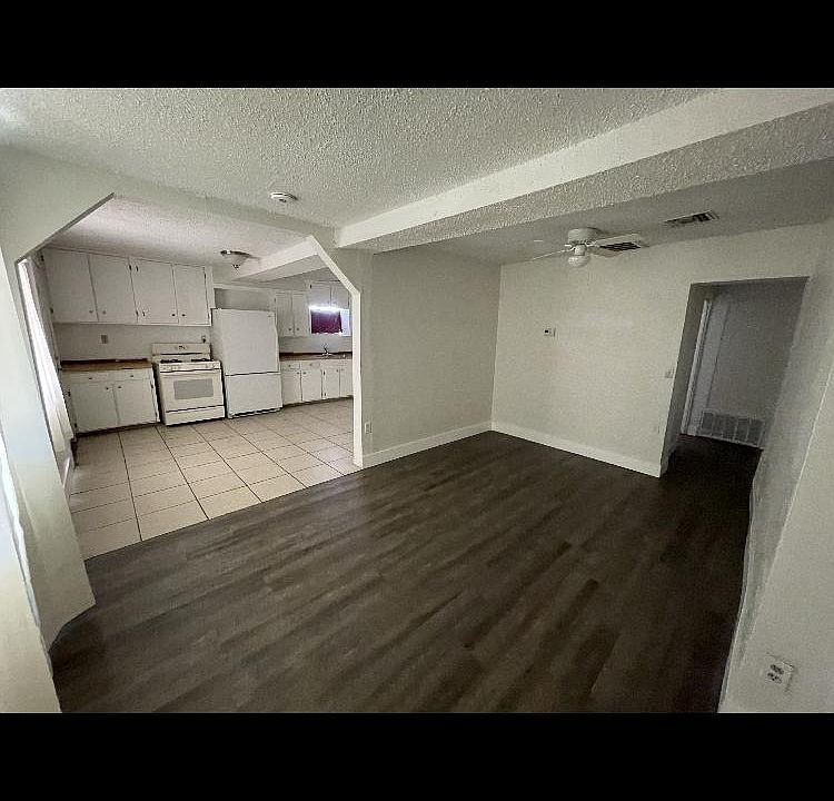 1st image of 225 W 16th St