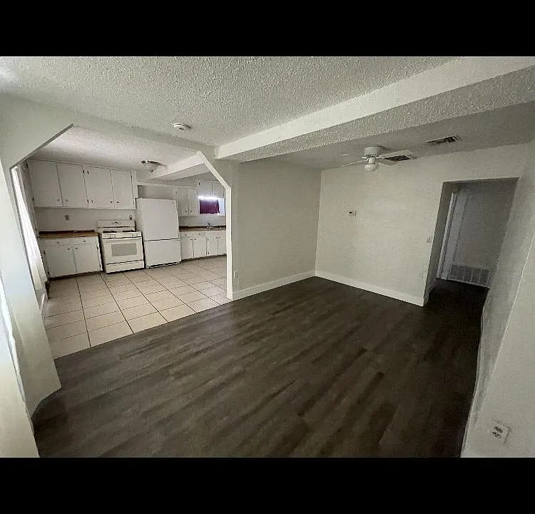 225 W 16th St
