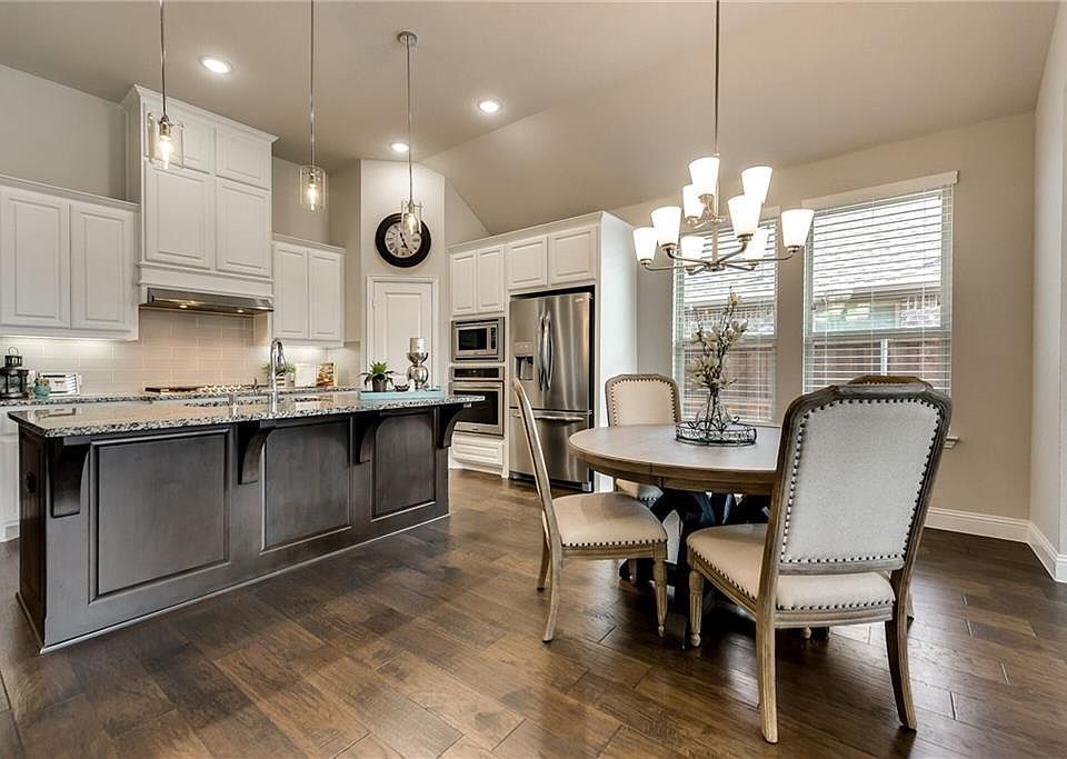 1st image of 120 Village Creek Dr