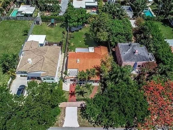 4th image of 1535 Bay Dr