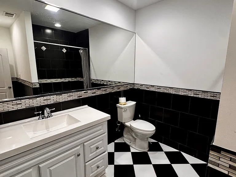 1611 N Meade Ave #3S — Photo 7