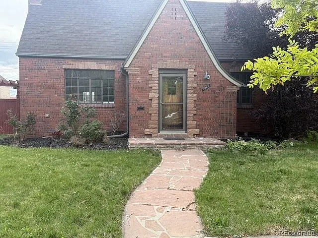 2865 Albion St — Photo 1