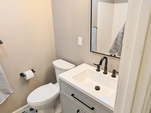 27 Ava Dr, Linn Creek, MO 65052