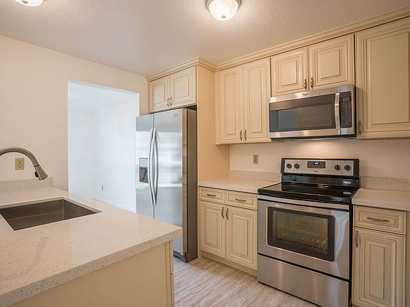 3rd image of 2725 Lincoln Way #B 14