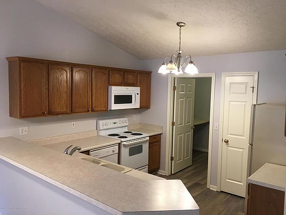 4th image of 1737 Bushwood Ln #14