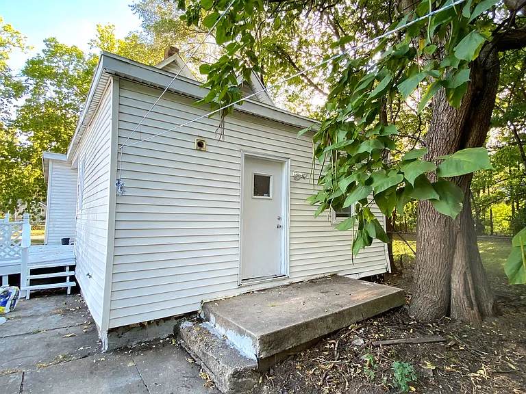 1203 W Butler St — Photo 15