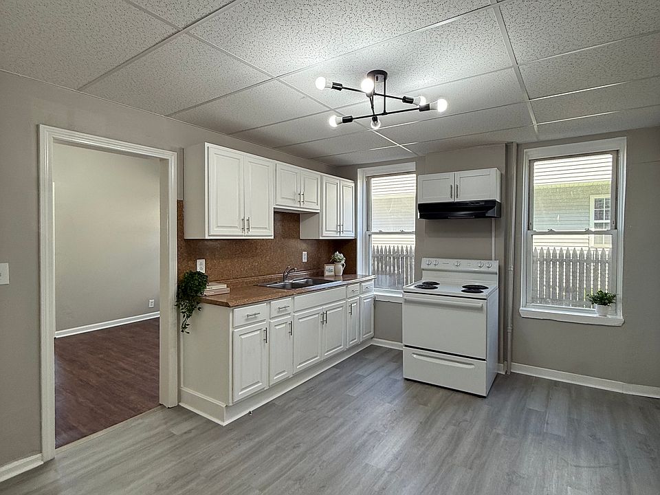 Kitchen(NEW Refrigerator if on the way!)