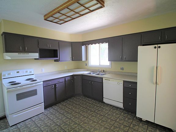 2nd image of 2304 Meadow Dr