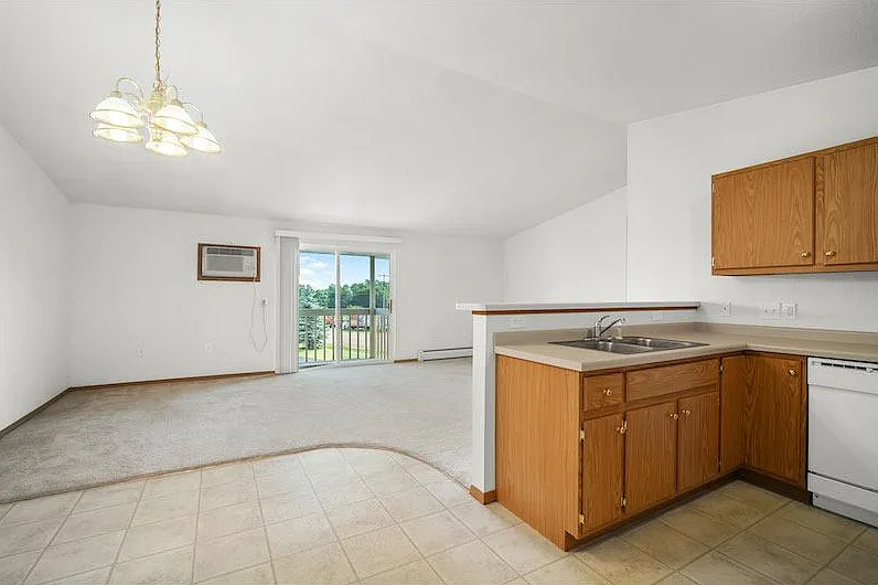 HILLTOP PARK APARTMENTS — Photo 2