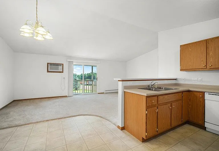 HILLTOP PARK APARTMENTS — Photo 2