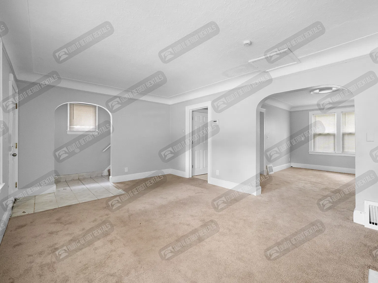 Colonial House 3 Bedroom — Photo 3