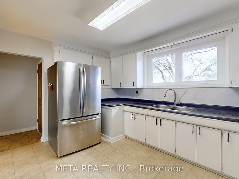 36 Dewlane Dr — Photo 8