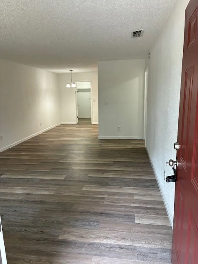 Building Photo - 605 Douglas Dr #A