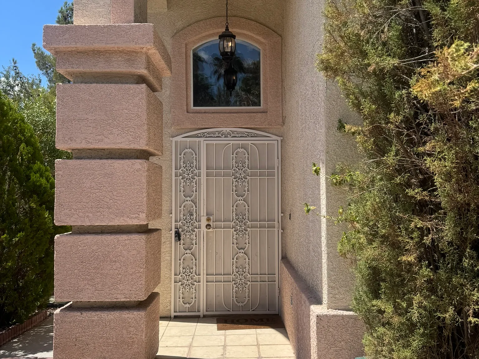3 bed, 2.5 bath, 1705 sqft, $2,400 — Photo 3