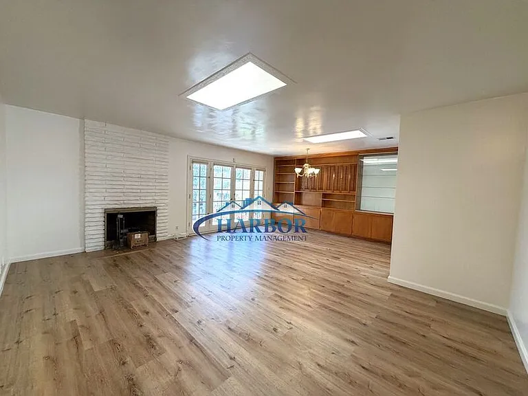 2028 Elberon St — Photo 10