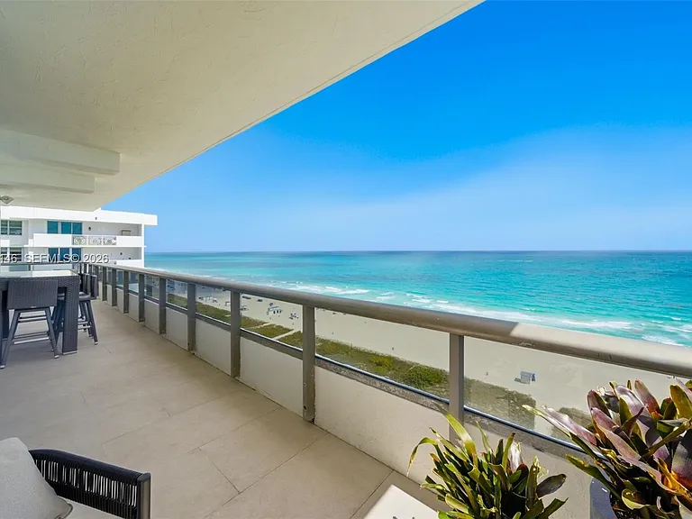 5801 Collins Ave #Penthouse 1600 — Photo 36
